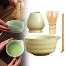 Ensemble de matcha 5 pièces comprenant un bol à matcha avec bec verseur, un fouet Chasen et un support en céramique. Kit matcha pour les amateurs