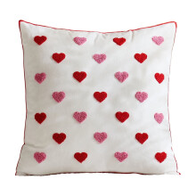 Taie d'oreiller décorative brodée en forme de cœur pour la Saint-Valentin, idéale pour canapé, chambre et décoration intérieure.