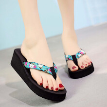 Sommerliche Flip-Flops mit Blumenmuster, Keilabsatz, hellblau, Größe 35