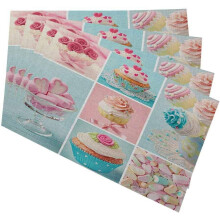 Set van 4 placemats voor de keuken- en eettafel in pastelkleuren met cupcakes en marshmallows.