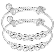 Conjunto de 2 pulseiras infantis prateadas para meninas.