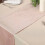 Caminho de mesa de veludo premium rosa claro, 30,5 x 272 cm (12 x 107 polegadas), ideal para festas, casa e jantar. 7