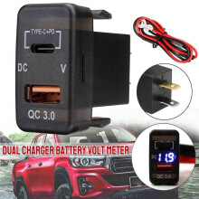 4X Auto Typ-C + PD QC3.0 LadegeräT Dual USB Adapter Armaturenbrett Steckdose Voltmeter für Landcruiser Prado Hiace RAV4