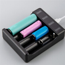 2X 18650 Schnellladegerät mit Typ-C-Kabel 4,2 V Lithium-Akku Intelligentes Ladegerät für 14500 26650 18650 Akku, 4 Steckplätze