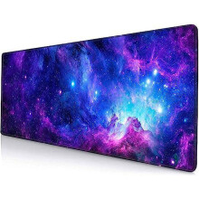 Lilla Galaxy Gaming Musemåtte 79,5x28,5 cm, Syede Kanter, Skridsikker Base – Kompatibel med alle mus og tastaturer