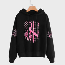 Sweat à capuche noir oversize à manches longues, orné d'un ruban rose, pour la sensibilisation au cancer du sein.