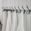 Porte-manteau mural – Rail robuste blanc avec 5 4