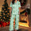 Χριστουγεννιάτικη πιτζάμα με στάμπα, κοντό μανίκι, κουμπιά και άνετο παντελόνι 2