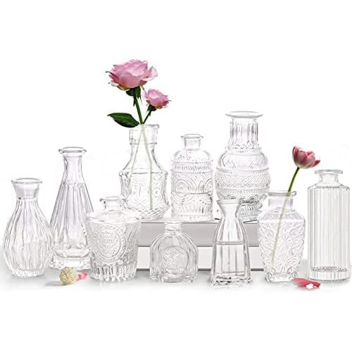 Conjunto de 10 pequenos vasos de vidro transparente em estilo vintage.