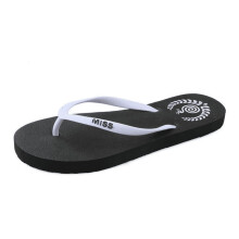 Damesandaler med farveblok og klipklappere med skridsikker sål til strand, pool og sommereventyr. Komfortabelt og stilfuldt design.