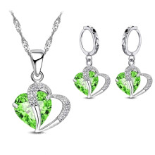 Conjunto de pendientes colgantes geométricos con diamantes de imitación y collar con colgante de corazón para mujer – Circonita cúbica verde de