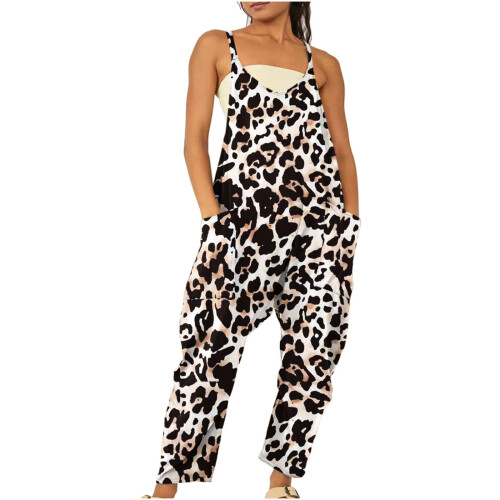 Macacão feminino com suspensórios, comprimento total, estilo casual, folgado, com bolsos e alças.