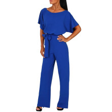 Macacão feminino elegante de manga curta, gola redonda, modelo curto para balada, com pernas retas e cor sólida, com cinto.