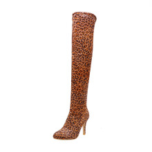Dameslaars met luipaardprint, spitse neus, slanke en warme superhoge hak, over de knie, maat US: 7 (39)