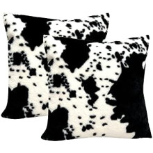 Kissenbezüge aus weichem Kunstfell mit weißem und schwarzem Kuhfellmuster für Sofa, Couch und Bett im Landhausstil, 40 x 40 cm, 2er-Set.