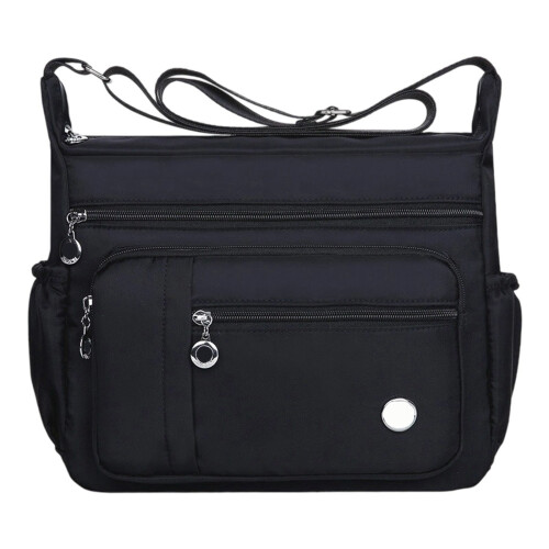Borsa a tracolla da donna in nylon nera, spaziosa e casual.