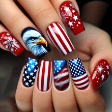 Künstliche Fingernägel zum Aufkleben zum 4. Juli – Mittelgroßes Quadrat, Adlerfeder- und amerikanisches Flaggenmotiv, kompatibel mit Acrylnägeln