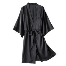 Kurze Satin-Bademäntel für Damen, ideal für Brautjungfern, Bräute, Hochzeitsfeiern und als weiche Loungewear. Einfarbige Weihnachtspyjamas.