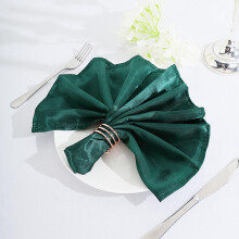 Lot de 20 serviettes de table en satin vert chasseur (50 cm) pour mariage ou réception.