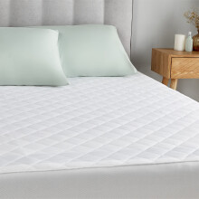 Silentnight Anti Allergy Mattress Protector - Ideal for Allergy and Asthma Sufferers Protecting Against Bacteria and Dust Mites - Bed Cover Pad with