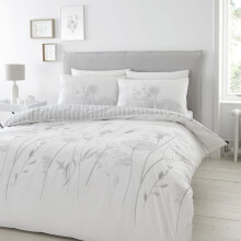 Catherine Lansfield Meadowsweet Floral Reversible Super King Duvet Cover Set with Pillowcases White