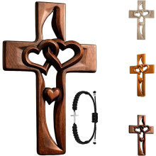Croix en bois sculptée à la main avec des cœurs entrelacés