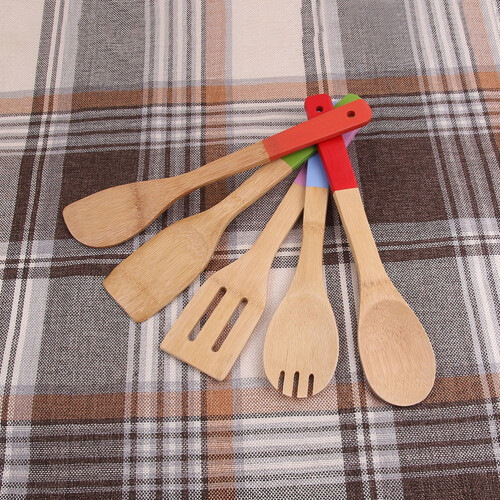 Σετ μαγειρικών σκευών κουζίνας 5 τεμαχίων από οικολογικό μπαμπού με σπάτουλα 1