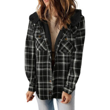 Chaqueta tipo shacket de mujer a cuadros, manga larga, con botones, de forro polar y capucha. Abrigo cálido.