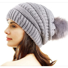 Gorro de tricô feminino com pompom de pele sintética