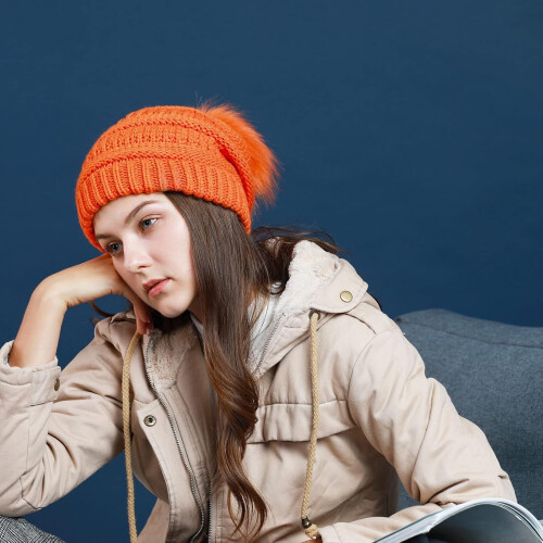 Gorro de tricô feminino com pompom de pele sintética 1