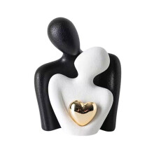 Enfeite de cerâmica para casal com coração dourado