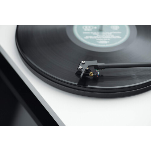 Pro-Ject Audio Systems Primary E Turntable 2