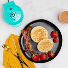 Uncanny Brands Harry Potter Checkmate Slytherin Mini Waffle Maker ? Makes Slytherin Emblem Waffles ? Fun Kitchen Appliance ? Non-Stick, Compact and