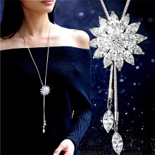 Colar com pingente de flor de lótus com strass para mulheres – Corrente ajustável para suéter, gargantilha, joia marcante, compatível com