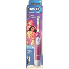 Oral-B Pro Battery Powered Kids Electric Toothbrush, Kids Gifts, 1 Toothbrush head, Featuring Cars Or Princesses Characters for Ki