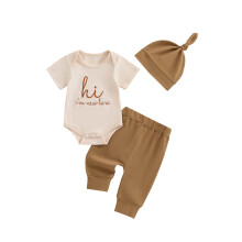 Conjunto de roupa para recém-nascido menino/menina com body de manga curta bordado com a frase "Olá, sou novo(a) aqui", calça e chapéu (3 peças)