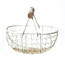 Wooden Handle Metal Retro Basket Portable Multi-Function Vegetable Fruit Egg Groceries Practical Storage Basket Organizer White