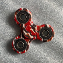 (Red White)Hello Kitty Camouflage Pattern Fidget Spinner Metal Decompression Toys Gift