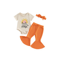 (12-18 Months, Orange) Conjunto de verão para bebês meninas: macacão curto com letras, calça flare lisa e faixa de cabelo.