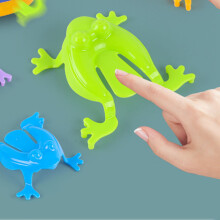 12 pezzi di giocattoli colorati in plastica a forma di rana che salta con secchiello trasparente per bambini