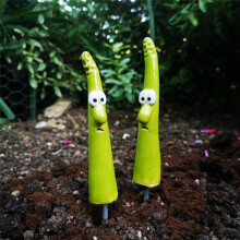 Resin Garden Stakes with Bamboo Shoot Decor Serviceable Plant Markers for Outdoor Indoor Gardening 2pcs A