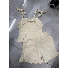 (18-24 Months, Beige) Conjunto de verão para menina: blusa de alças finas e shorts com babados e cintura elástica.
