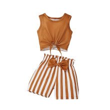 (4-5 Years, Coffee) Conjunto de verão para meninas: shorts, regata sem mangas com gola redonda e shorts listrados.