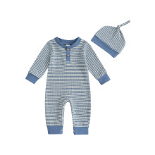 (Newborn, Blue) Completo autunnale per neonato maschio: tutina a maniche lunghe con stampa a righe e cappellino, set da 2 pezzi.