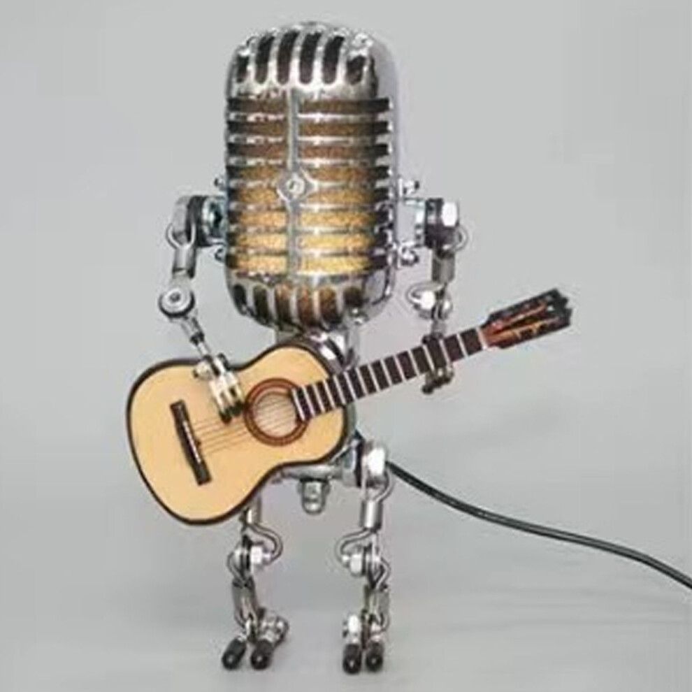Metall-Mikrofonroboter mit Gitarre im