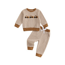 (2-3 Years, Brown) Halloween-Outfit für Jungen: Gestreiftes Langarm-Sweatshirt mit Traktor- und Kürbisstickerei und elastischer Hose.