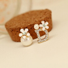 (white) Fashion Girls Women Alloy Crystal Rhinestone Artificial Pearl Earrings Stud