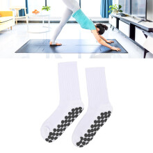 3 Paar Rutschfeste Crew-Socken mit griffigem Silikon in Weiß