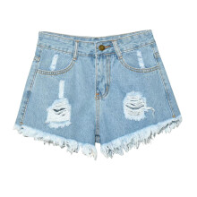 Pantaloncini di jeans da donna a vita alta, elasticizzati, con orlo risvoltato, colore azzurro chiaro.