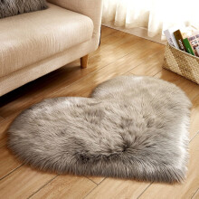 Tappeto soffice a forma di cuore, morbido e felpato, effetto finta pelliccia di pecora, ideale per soggiorno, divano e camera da letto.